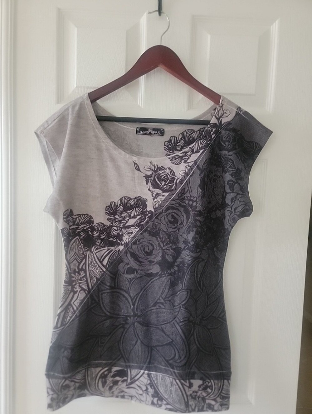 Almost Famous Women's Round Neck Pullover Top